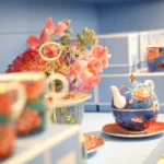 Wedgewood servies in de kleuren oranje en blauw